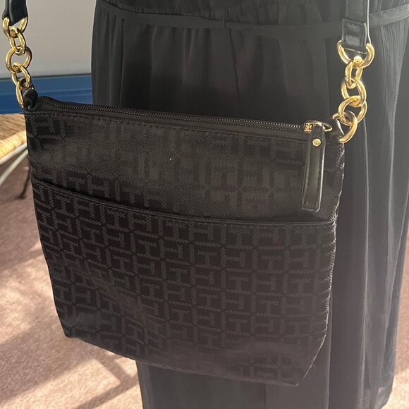 TOMMY HILFIGER  WOMEN'S BLACK SIGNATURE CANVAS CROSSBODY/SHOULDER WITH GOLD TONE - Picture 3 of 8